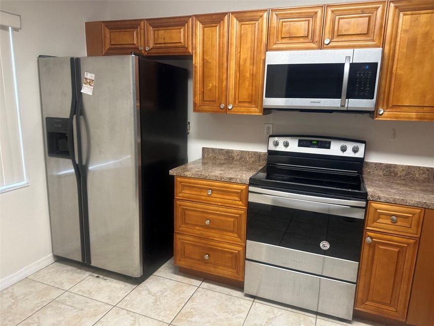 GREAT  LOCATION, A LARGE 3 BEDTROOMS AND 2 BATHS, LOCATED IN THE HEART OF CITY OF CORAL SPRINGS, CLOSE TO ALL MAJOR SUPERMARKET, MALLS AND HIGHWAYS, READY TO MOVE IN, ASSOCIATION REQUIRED 650 MINIMUM CREDIT SCORE, HOA APPROVAL REQUIRED, PLEASE PROVIDE ONE MONTH PAY STUB WITH YOUR RENTAL APPLICATION, WASHER AND DRY IN THE UNIT, FOR SHOWING INSTRUCTION USE SHOWING CASE. CLOSE TO MAJOR HIGHWAY AND SUPERMARKETS
