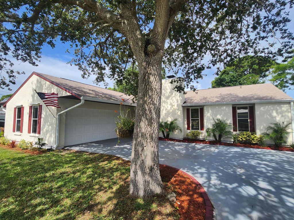 Photo of 6103 Birch Drive, Fort Pierce, FL 34982 (MLS # R10998033)