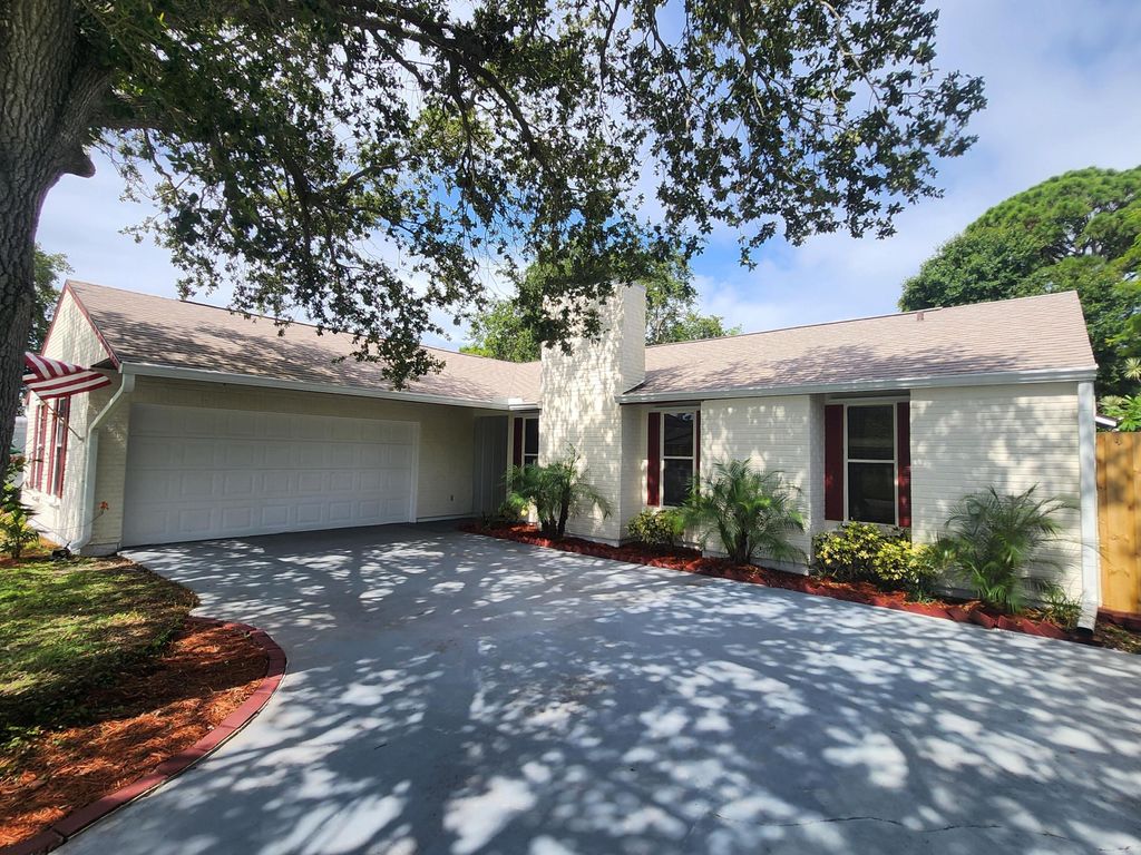 Photo of 6103 Birch Drive, Fort Pierce, FL 34982 (MLS # R10998033)