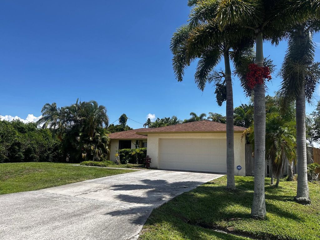 Photo of 782 SE Norcross Avenue, Port Saint Lucie, FL 34983 (MLS # R11096287)