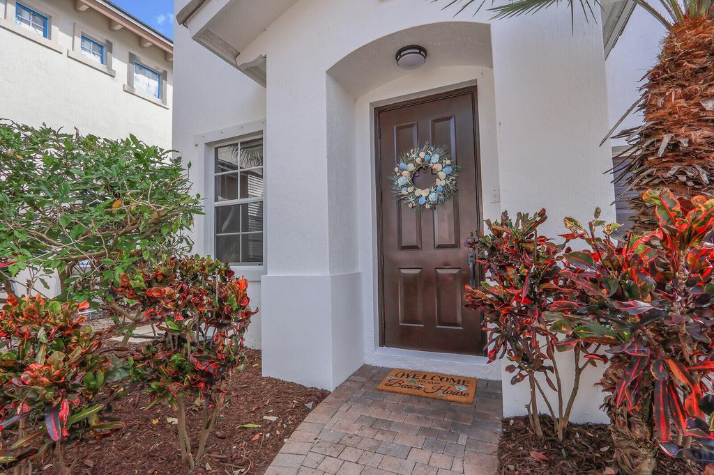 Photo of 548 Tomahawk Court, Palm Beach Gardens, FL 33410 (MLS # R11033472)