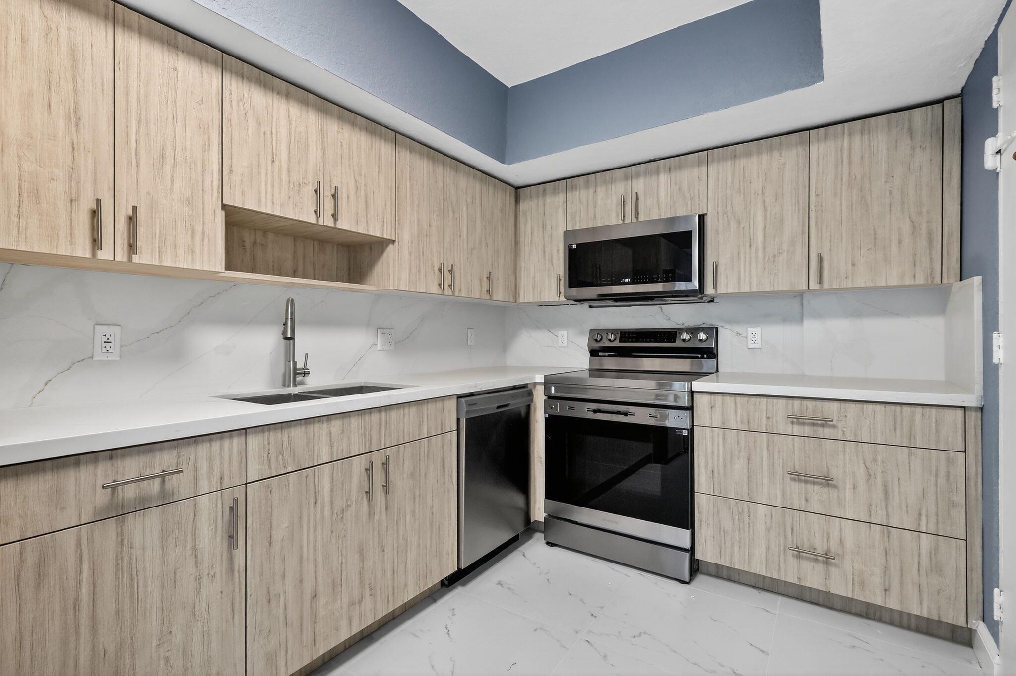 TIDES ON HOLLYWOOD BEACH - Residential Lease