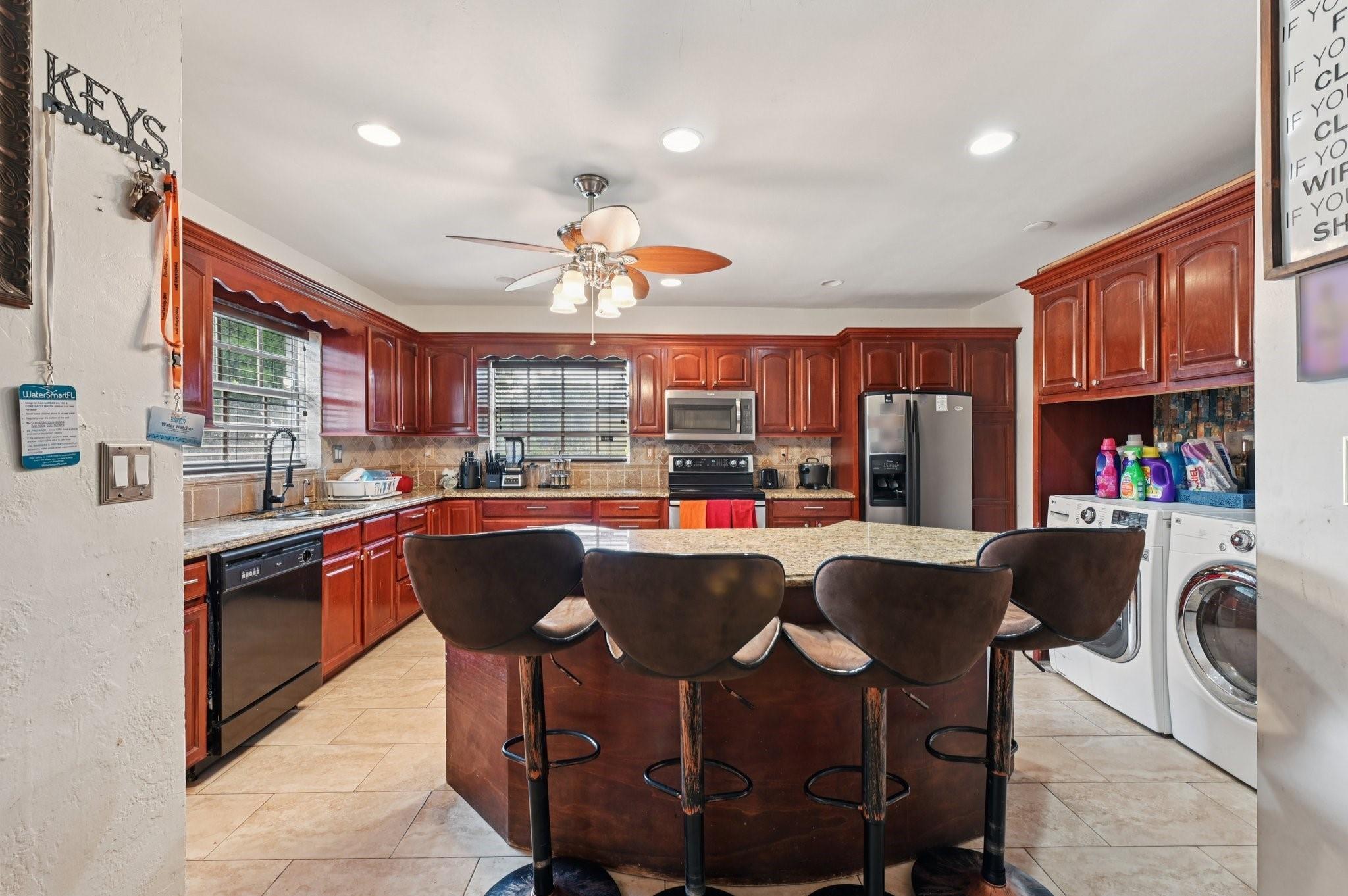 667 W Melrose Cir