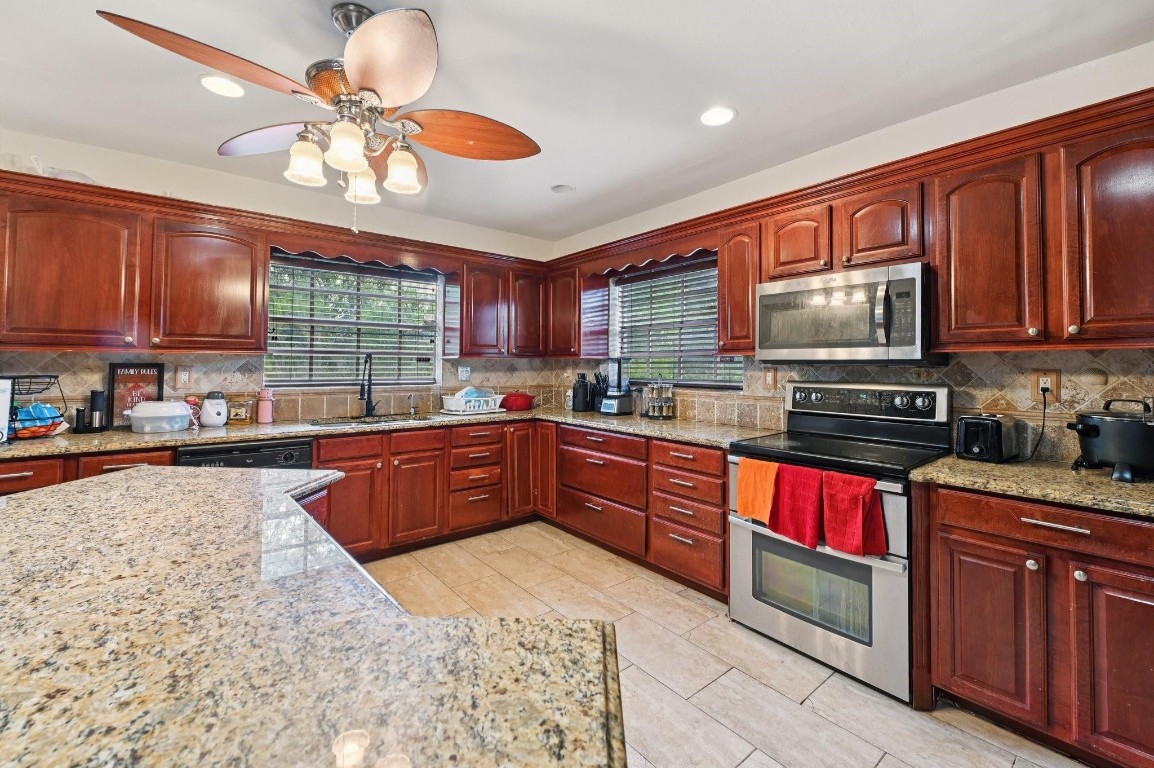 667 W Melrose Circle