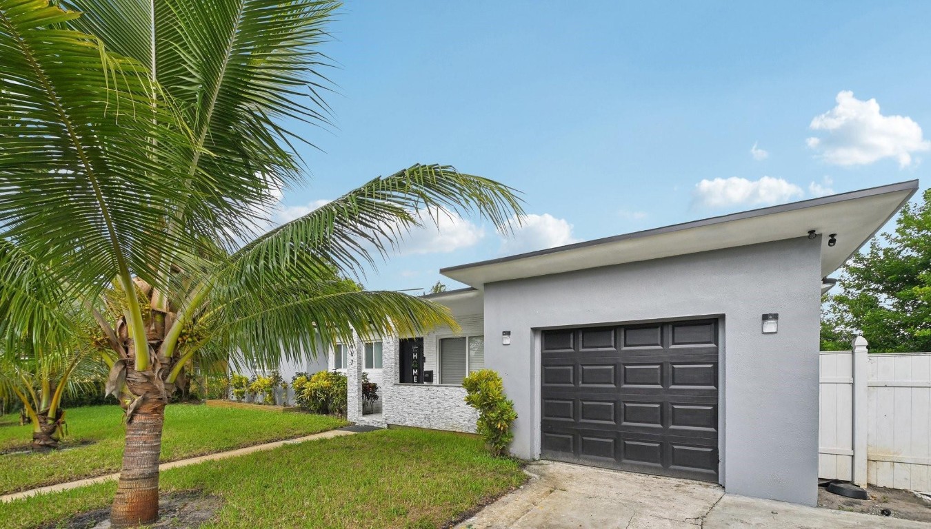 667 W Melrose Circle