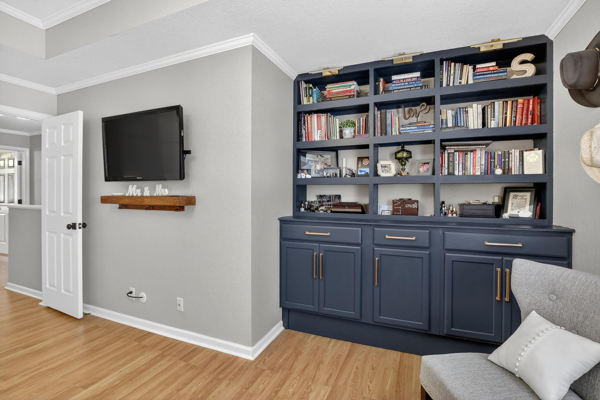 Courtyard at the Grove - Residential