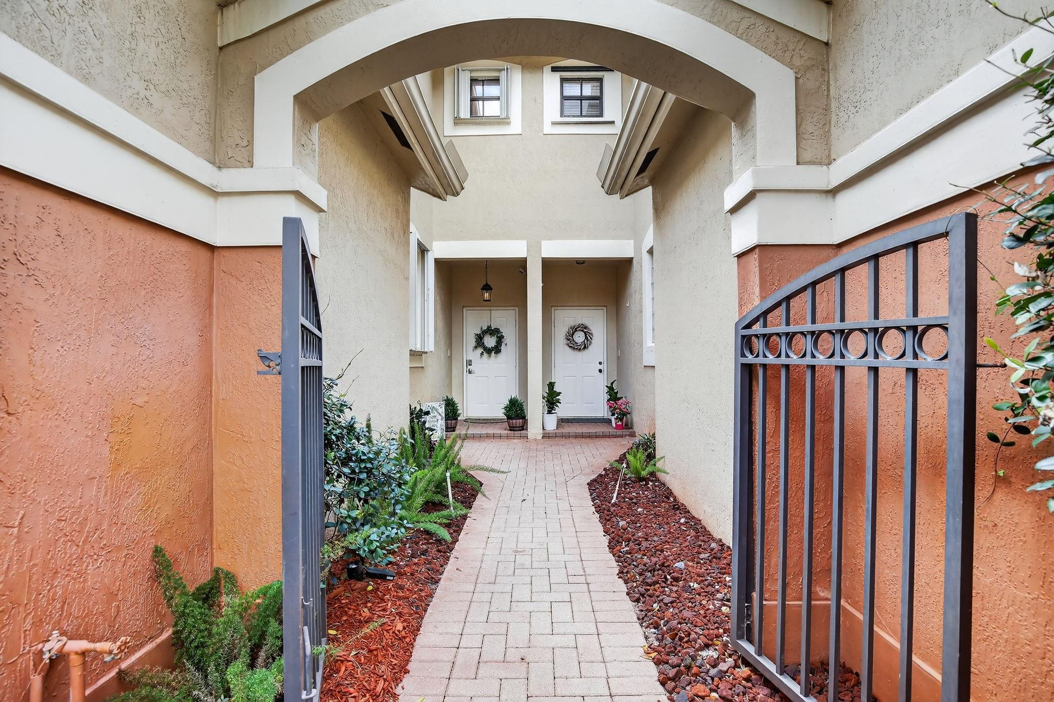 Courtyard at the Grove - Residential