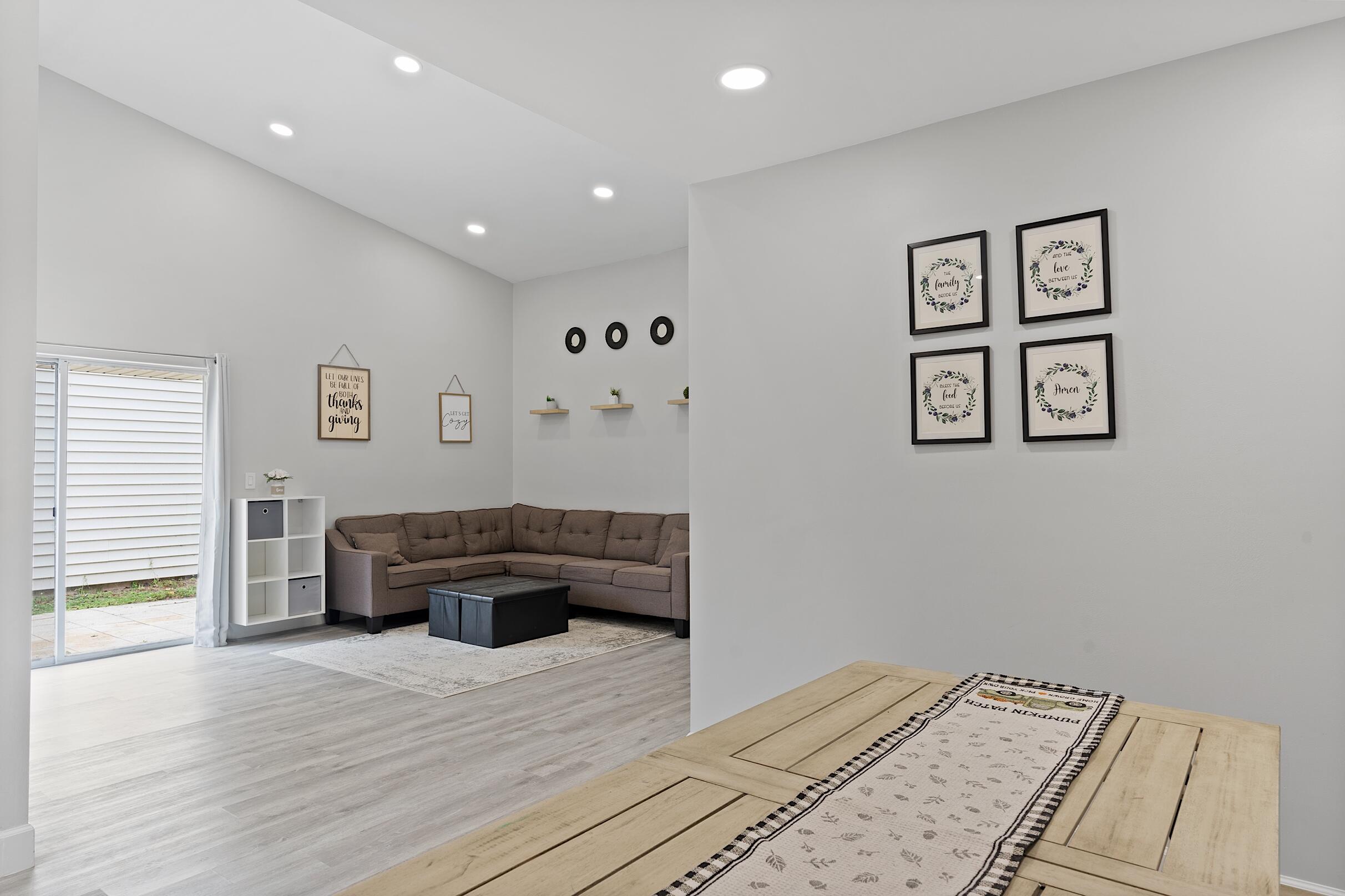 BOYNTON LAKES 6 - Residential