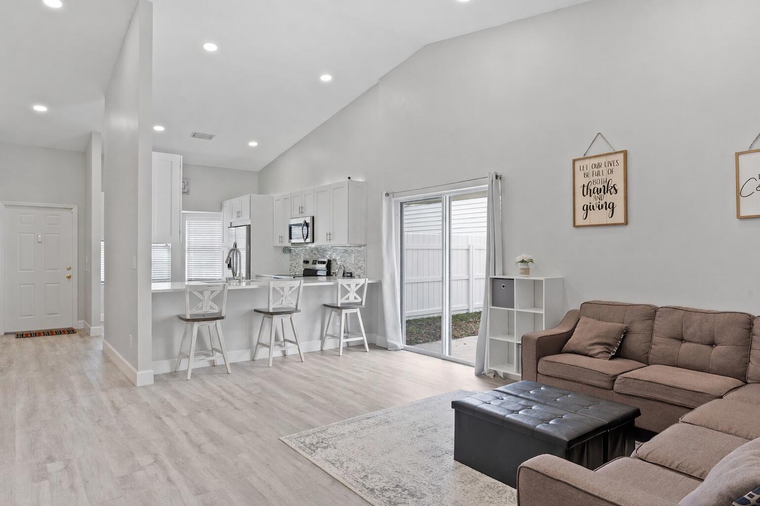 BOYNTON LAKES 6 - Residential