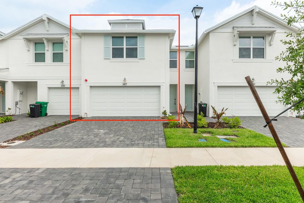 Photo of 587 Salisbury Circle, Fort Pierce, FL 34982 (MLS # B26032146)