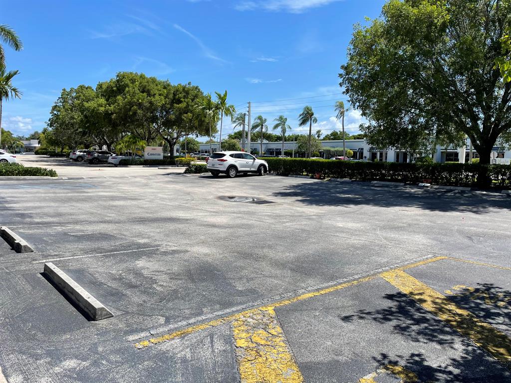 BOULEVARD COMMERCE PARK - Commercial Sale