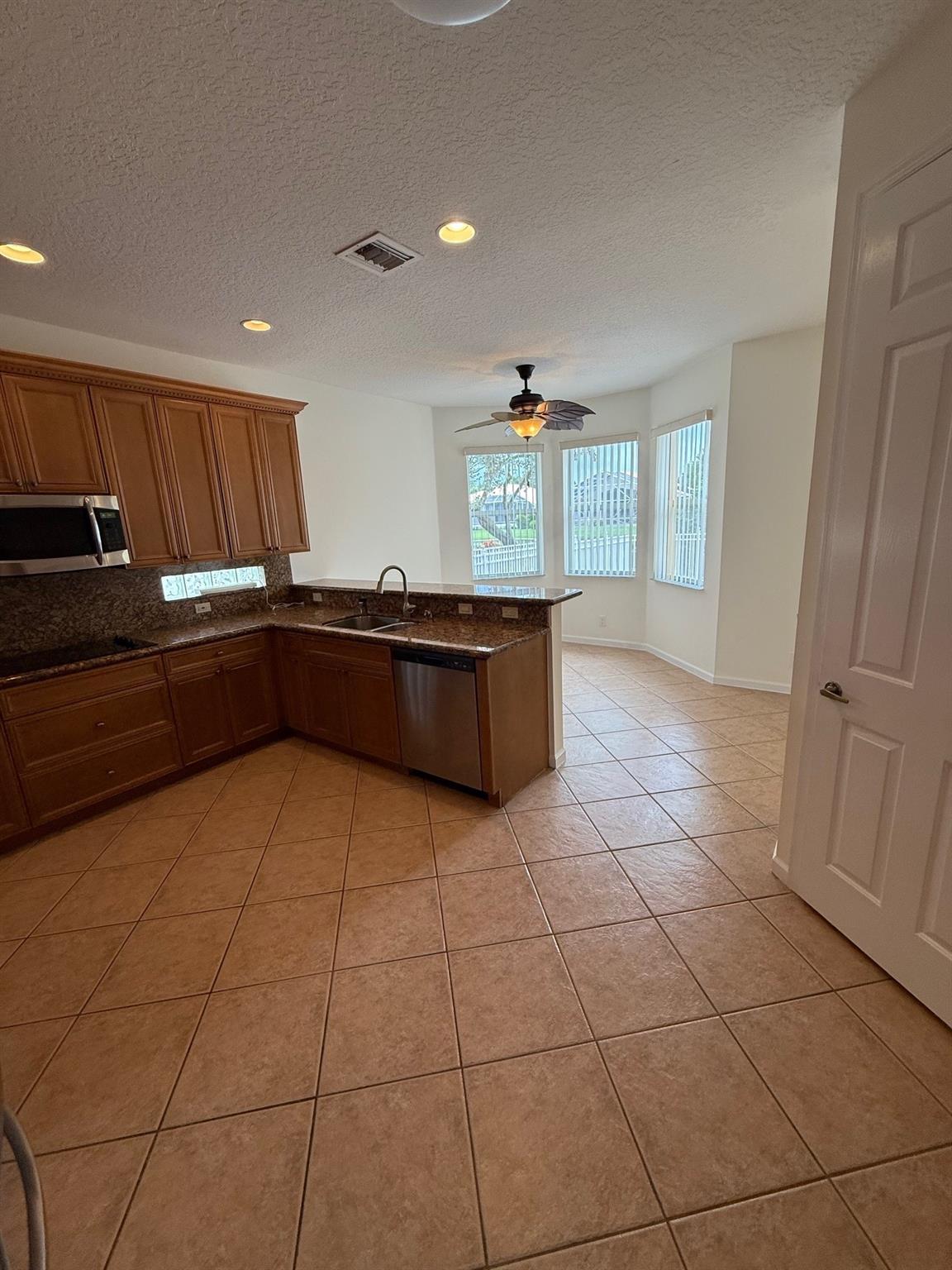12039 Oakvista Dr