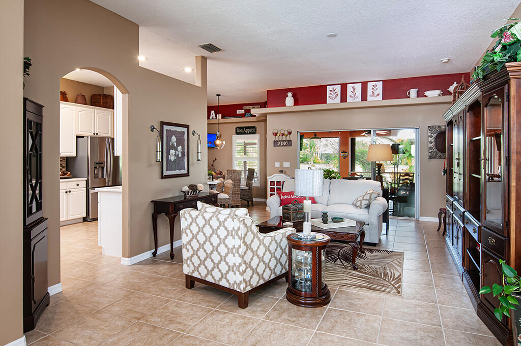 View photos, virtual tours, details... 370 E Temple Court SW