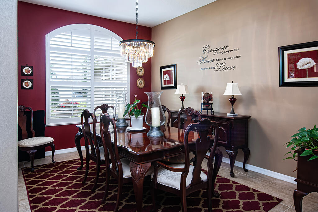 View photos, virtual tours, details... 370 E Temple Court SW