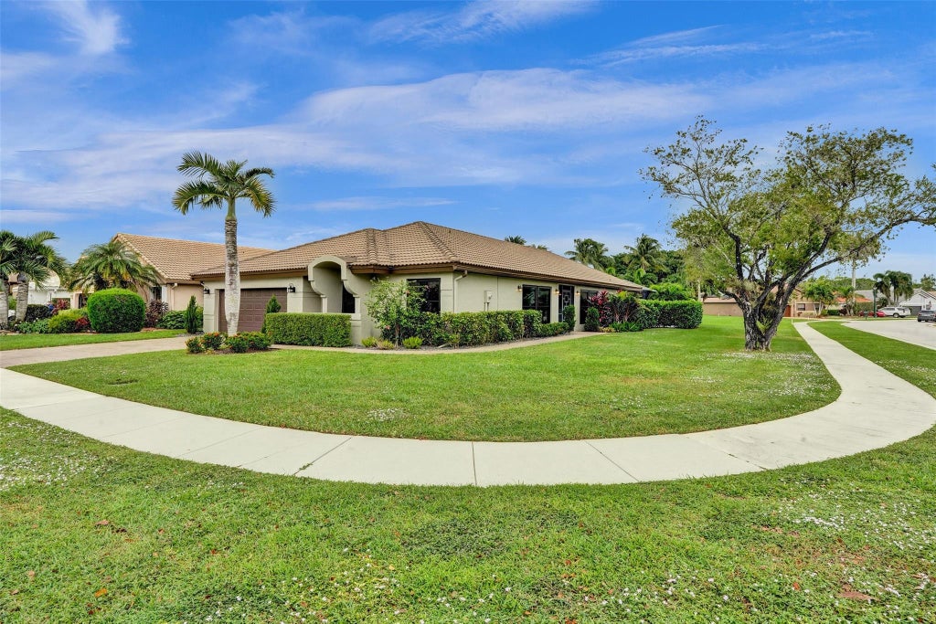 Photo of 21357 Bridge View Drive, Boca Raton, FL 33428 (MLS # F10472329)