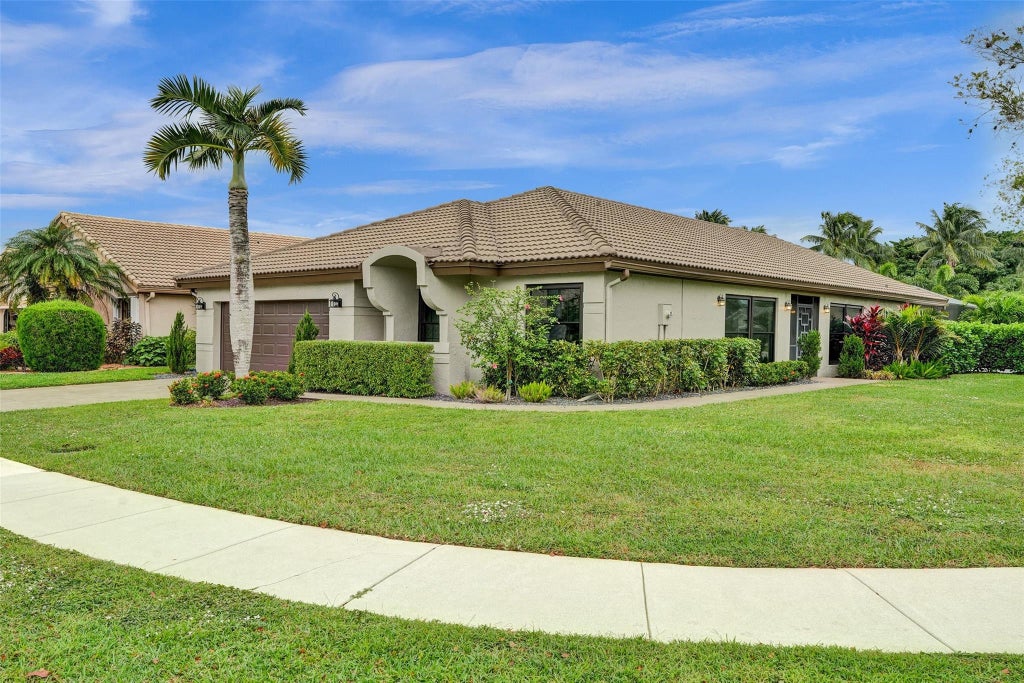 Photo of 21357 Bridge View Drive, Boca Raton, FL 33428 (MLS # F10472329)