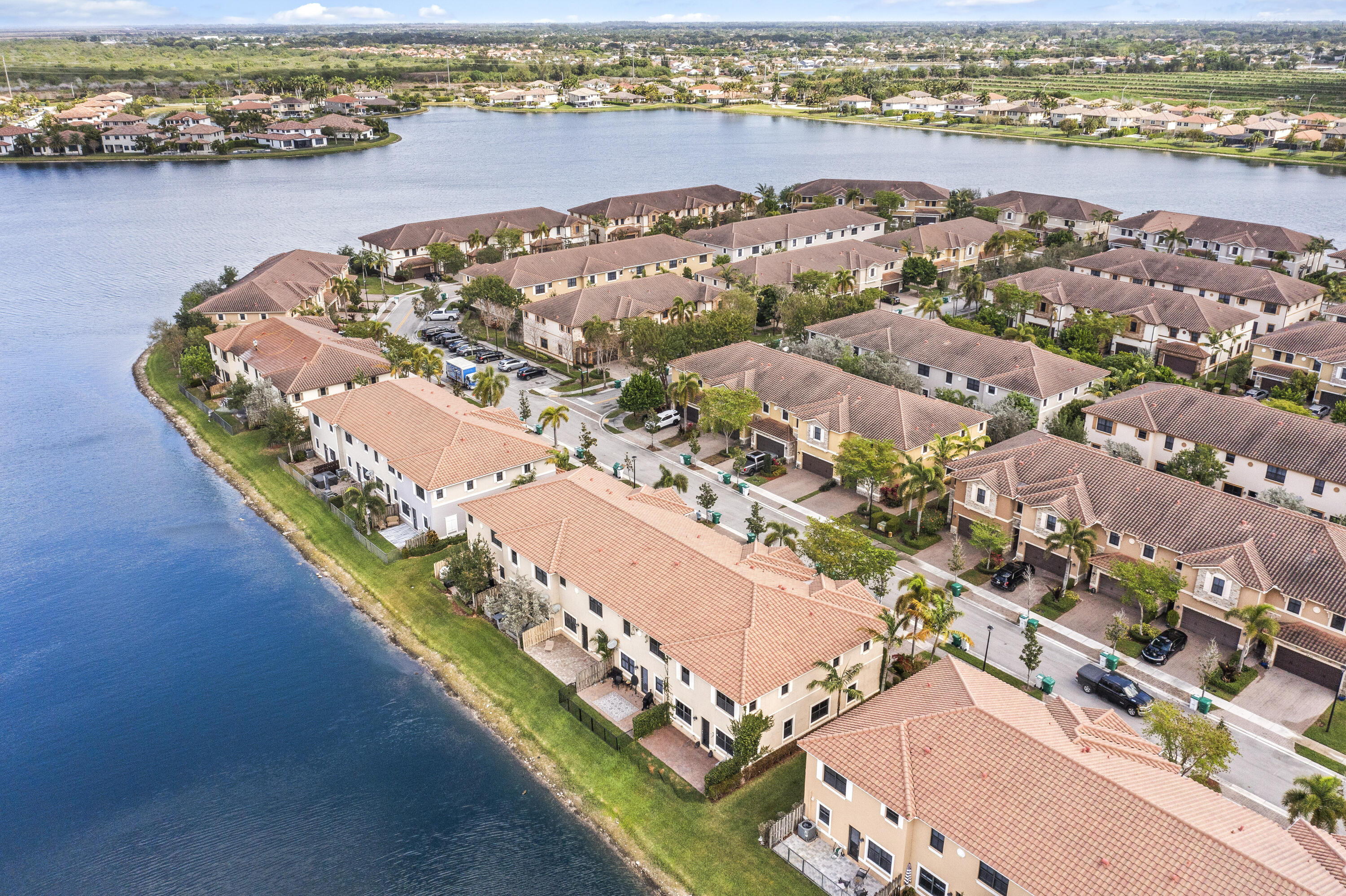 TOWN PARC - Residential