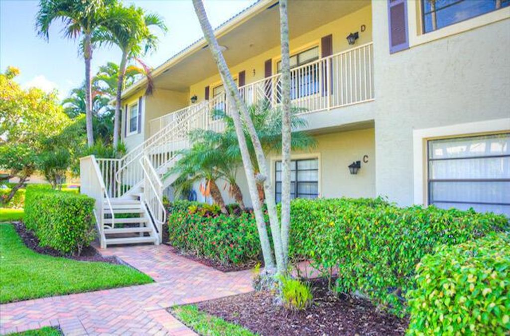 Photo of 3 Stratford Drive #C, Boynton Beach, FL 33436 (MLS # R10717412)