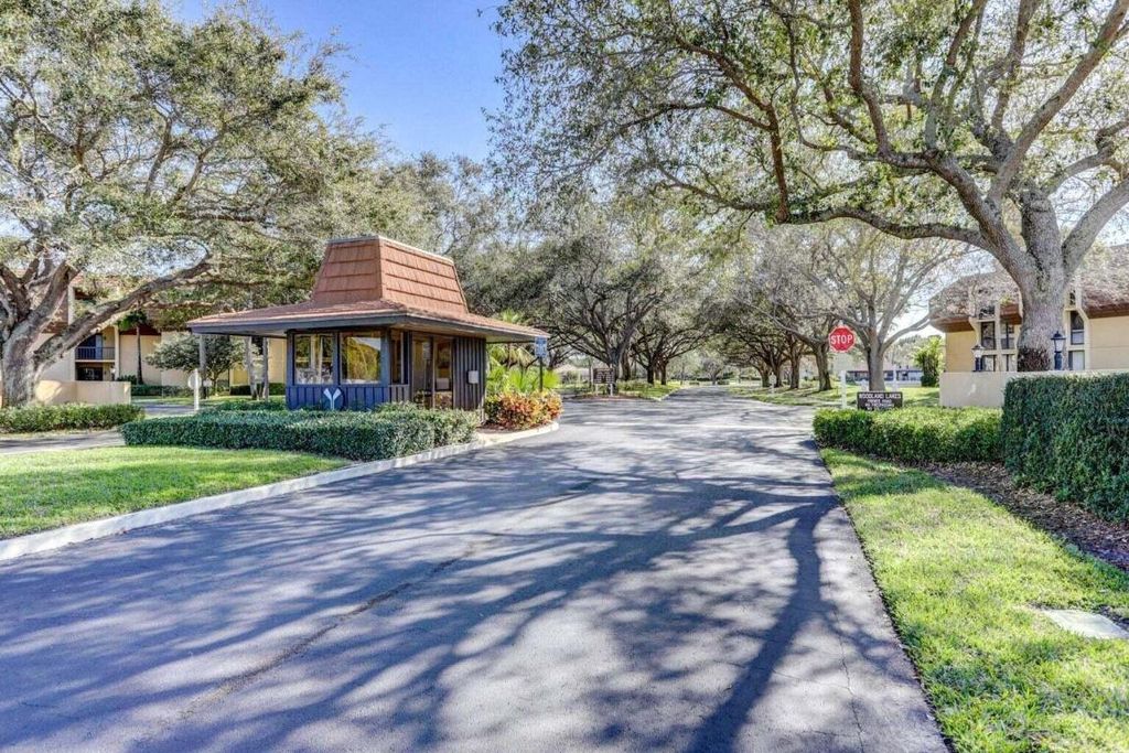 Photo of 5344 Woodland Lakes Drive #122, Palm Beach Gardens, FL 33418 (MLS # R11149082)