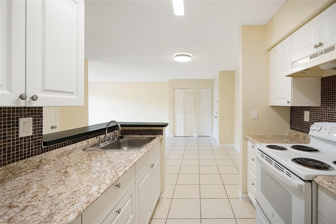 KENDALL LAKE TOWERS - Residential