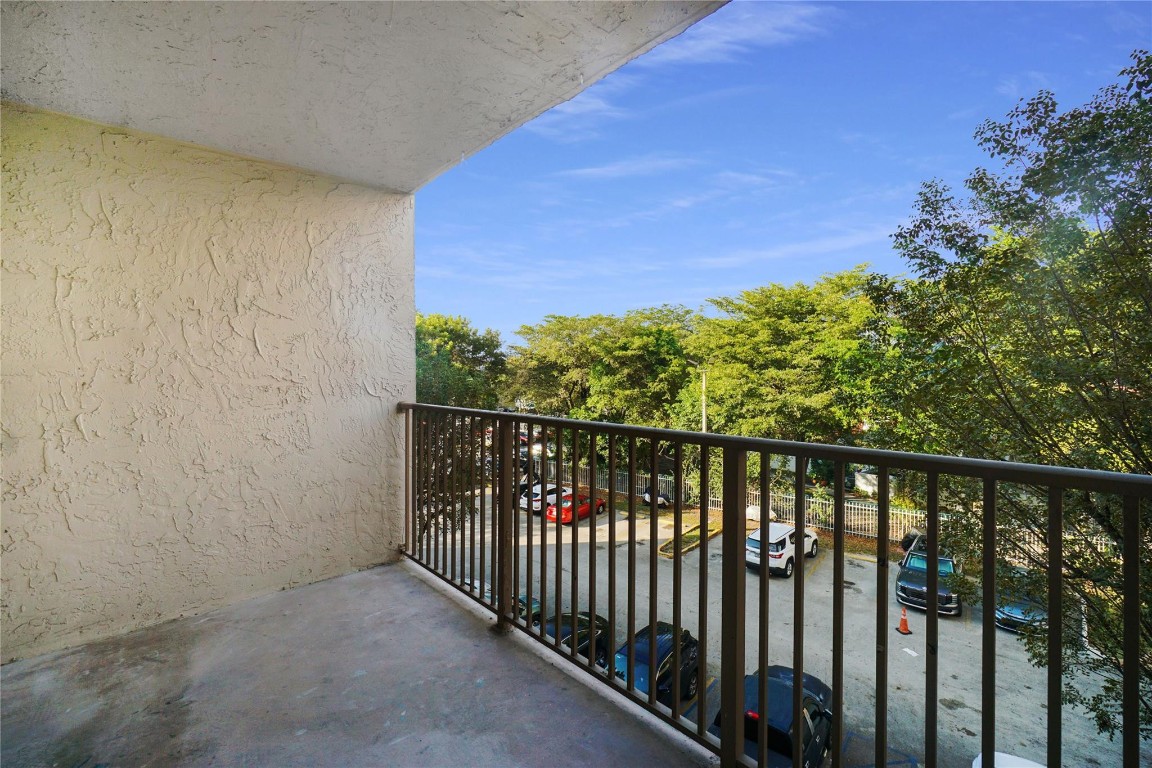 KENDALL LAKE TOWERS - Residential