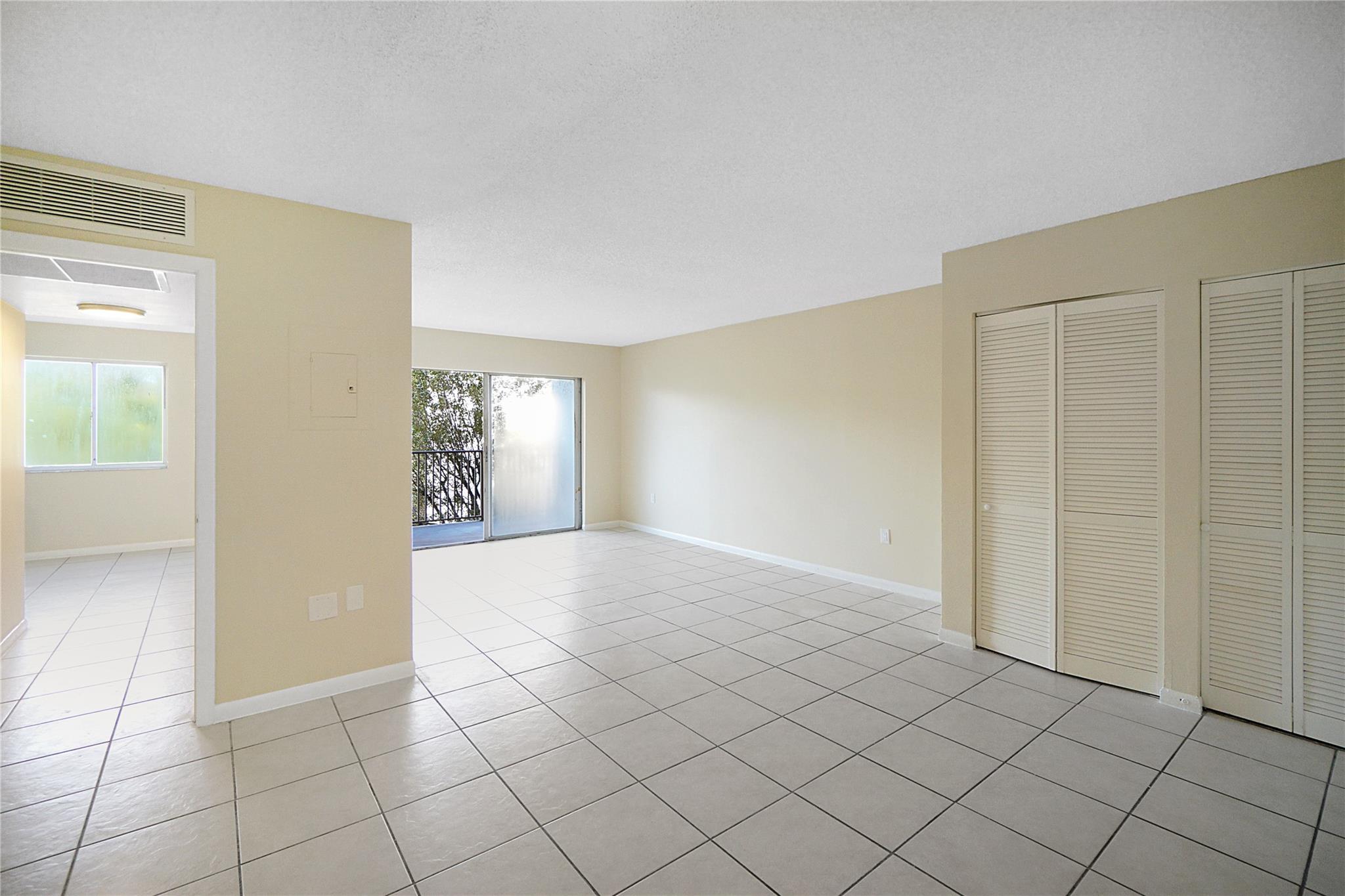 KENDALL LAKE TOWERS - Residential