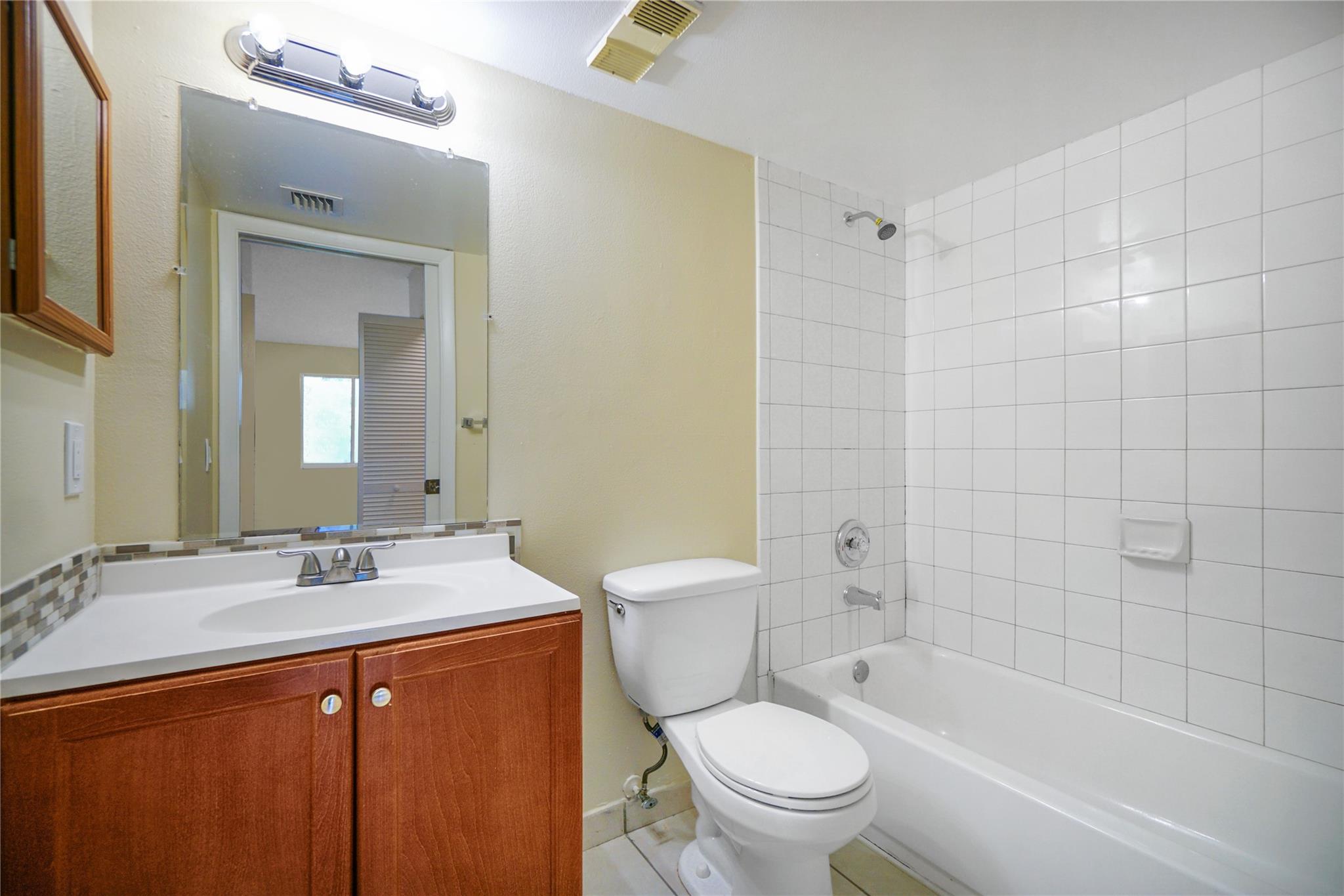 KENDALL LAKE TOWERS - Residential