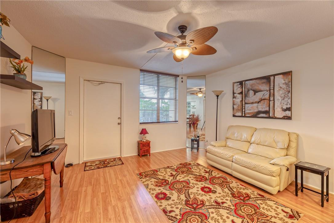 2400 NE 10th Street 204