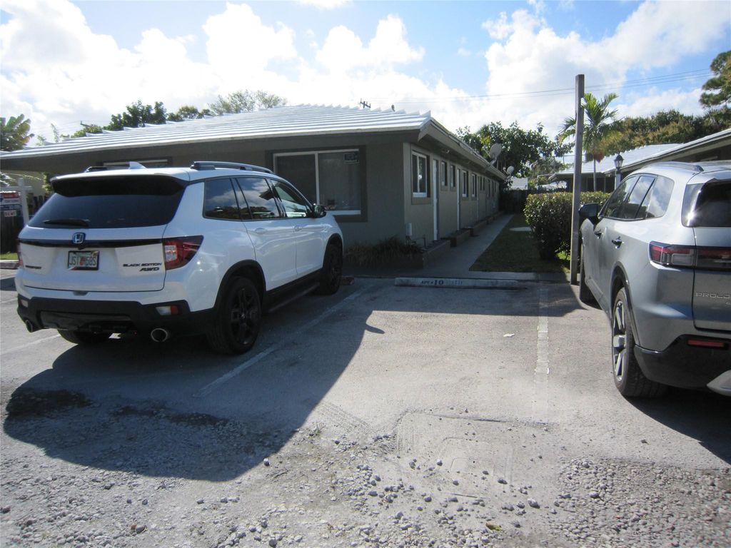 Photo of 1129 NE 16th Avenue #4, Fort Lauderdale, FL 33304 (MLS # F10542883)