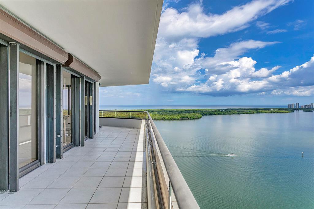 OLD PORT COVE LAKE POINT - Residential