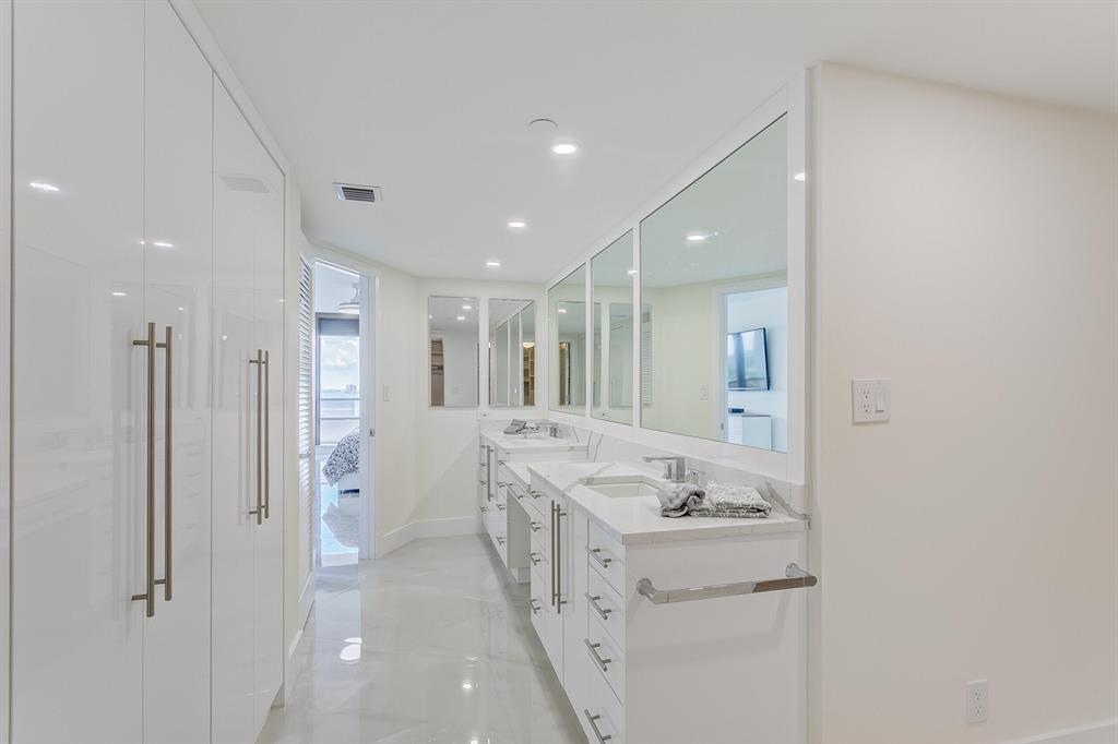 OLD PORT COVE LAKE POINT - Residential