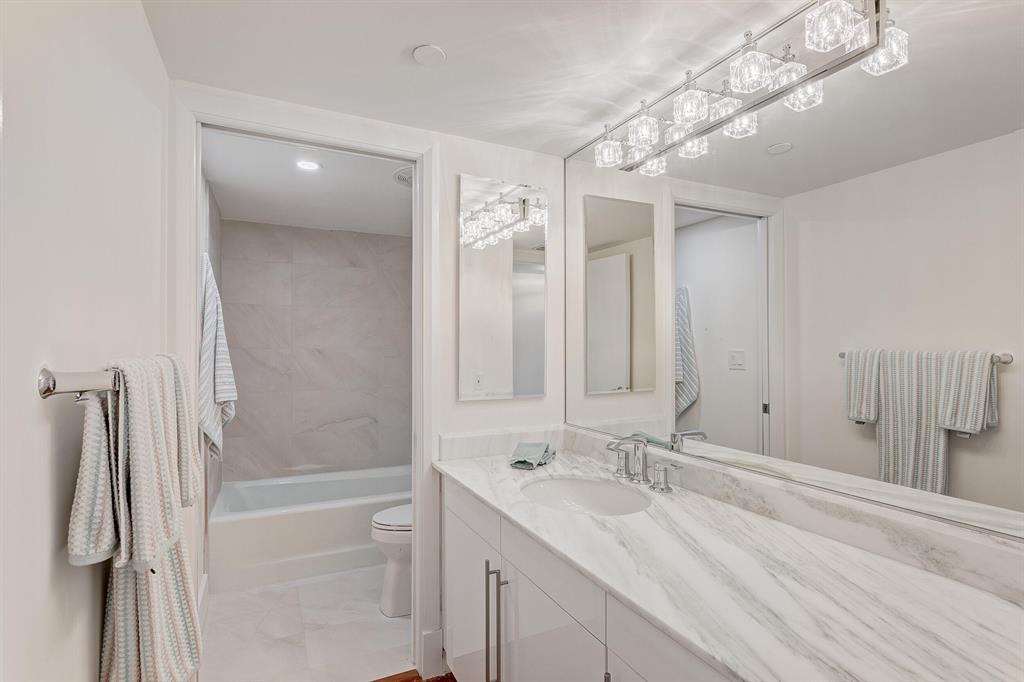 OLD PORT COVE LAKE POINT - Residential