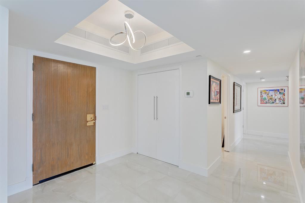 OLD PORT COVE LAKE POINT - Residential