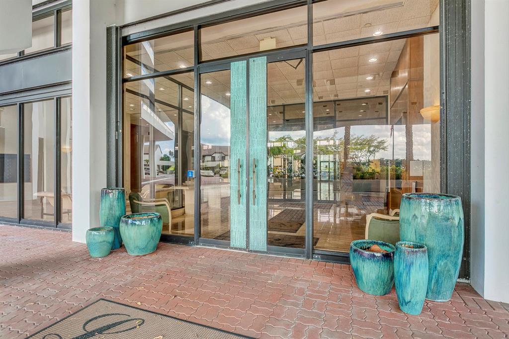 OLD PORT COVE LAKE POINT - Residential