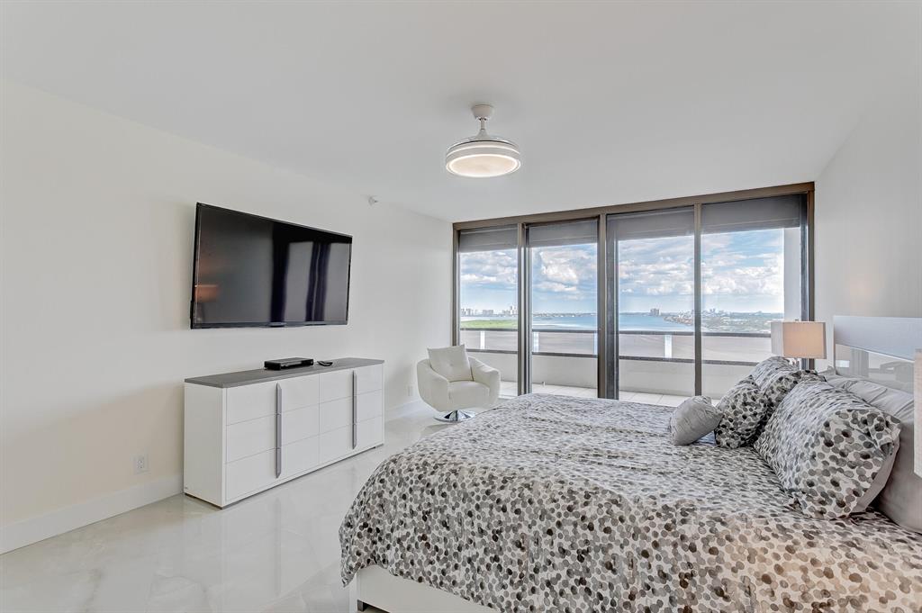 OLD PORT COVE LAKE POINT - Residential