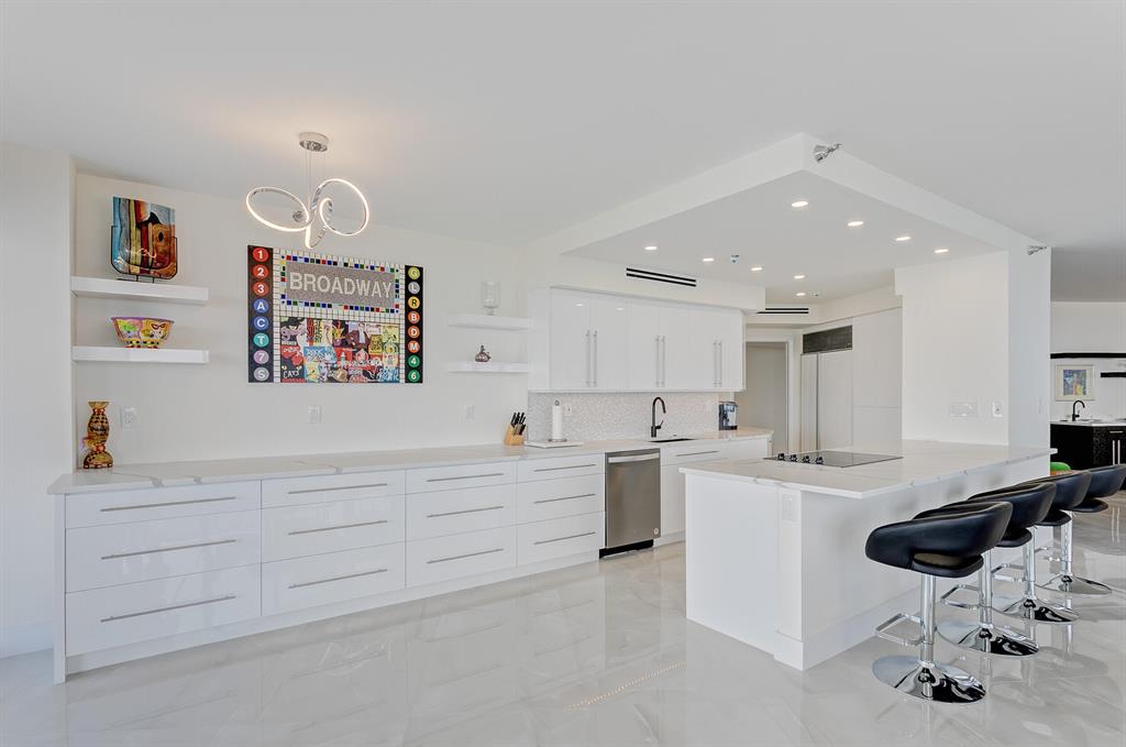 OLD PORT COVE LAKE POINT - Residential