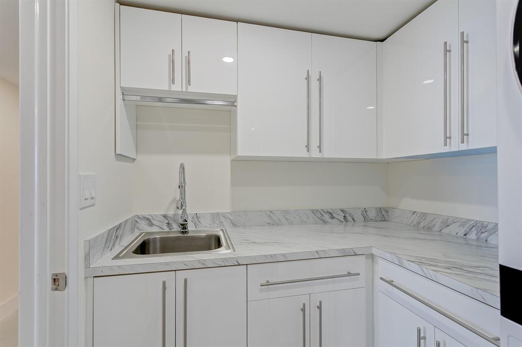 OLD PORT COVE LAKE POINT - Residential