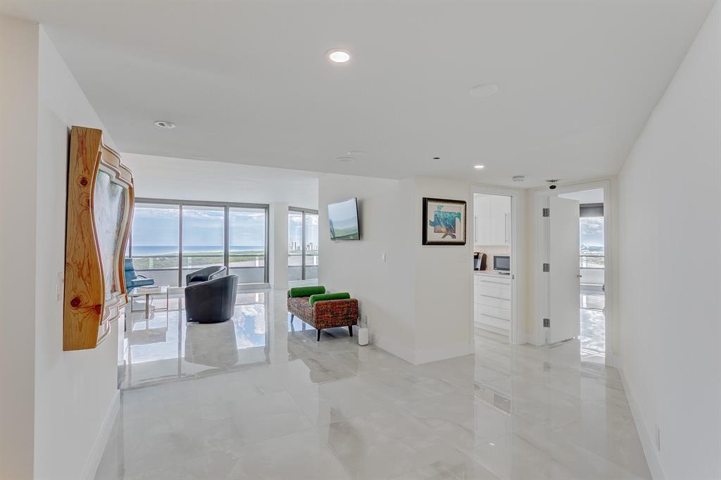 OLD PORT COVE LAKE POINT - Residential