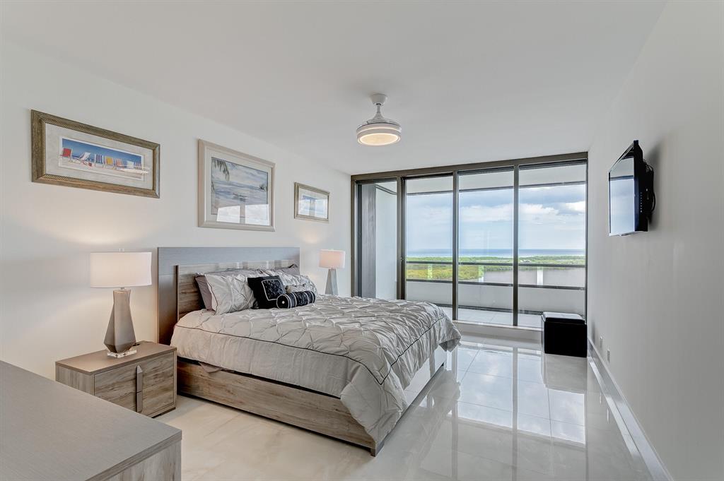 OLD PORT COVE LAKE POINT - Residential