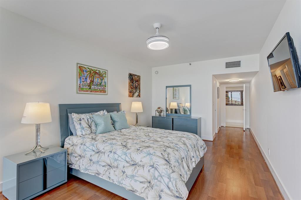 OLD PORT COVE LAKE POINT - Residential