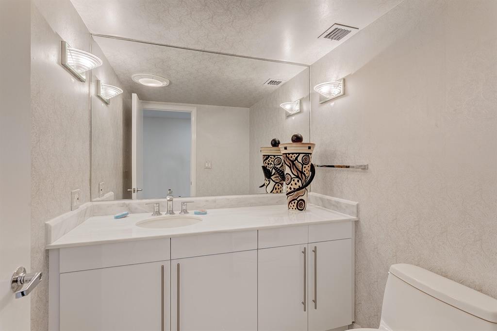 OLD PORT COVE LAKE POINT - Residential