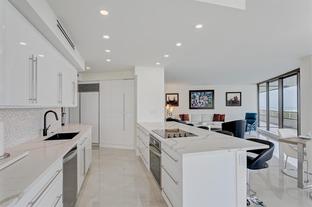 OLD PORT COVE LAKE POINT - Residential