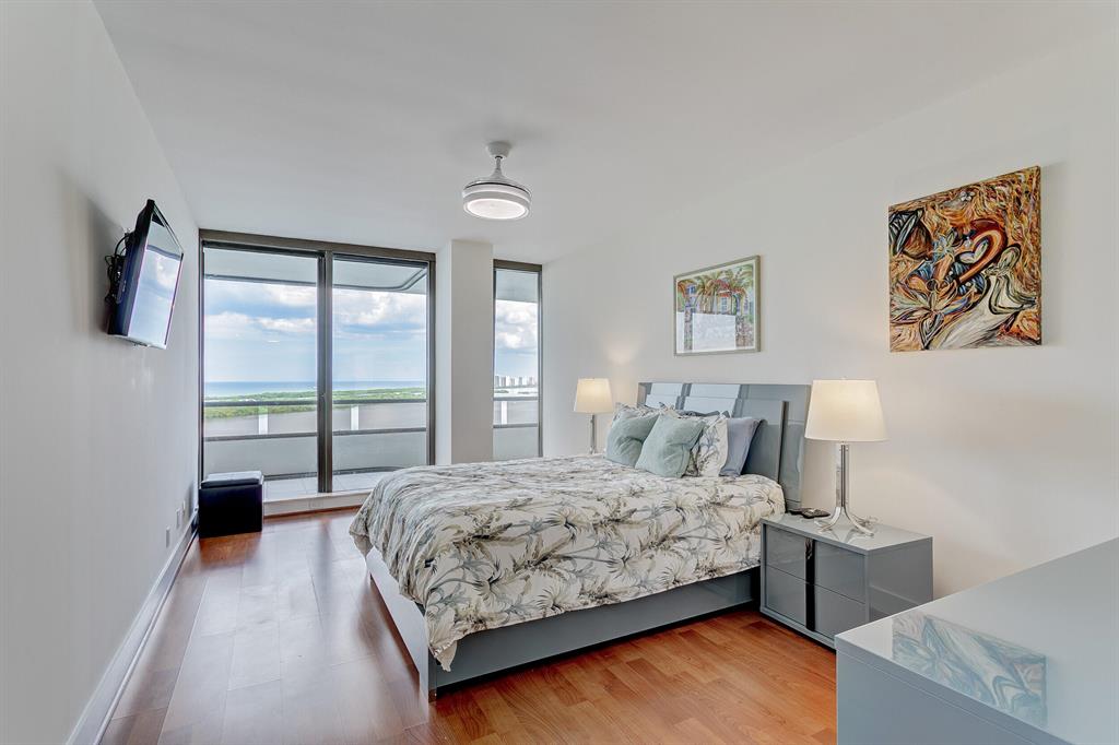 OLD PORT COVE LAKE POINT - Residential