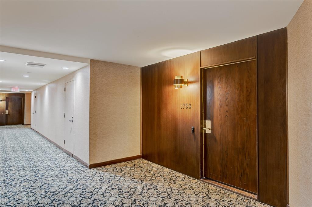 OLD PORT COVE LAKE POINT - Residential