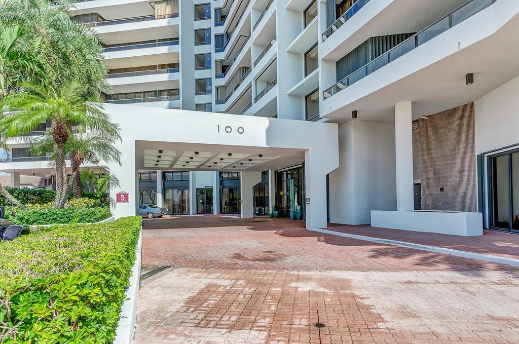 OLD PORT COVE LAKE POINT - Residential