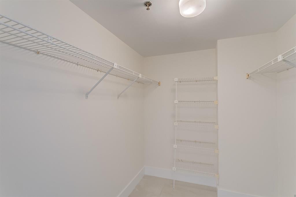 OLD PORT COVE LAKE POINT - Residential