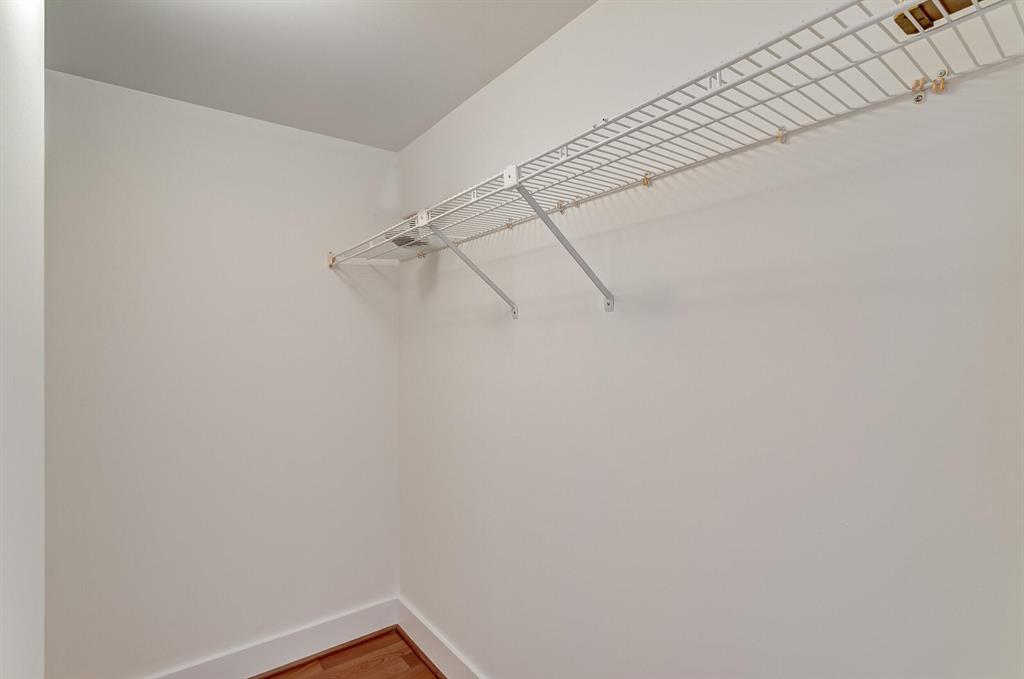 OLD PORT COVE LAKE POINT - Residential