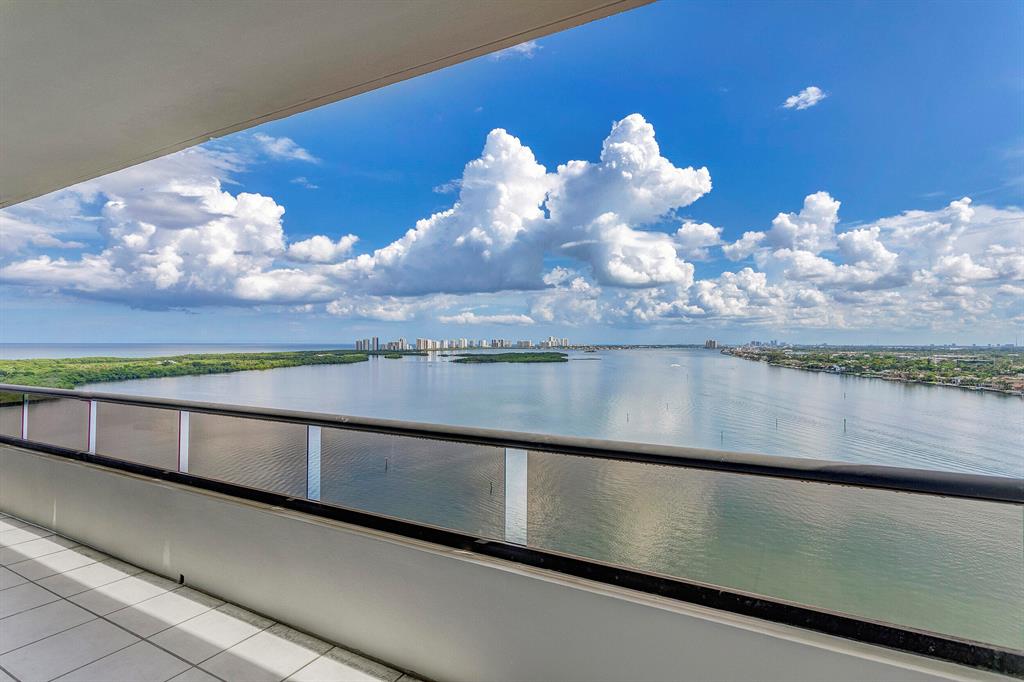 OLD PORT COVE LAKE POINT - Residential