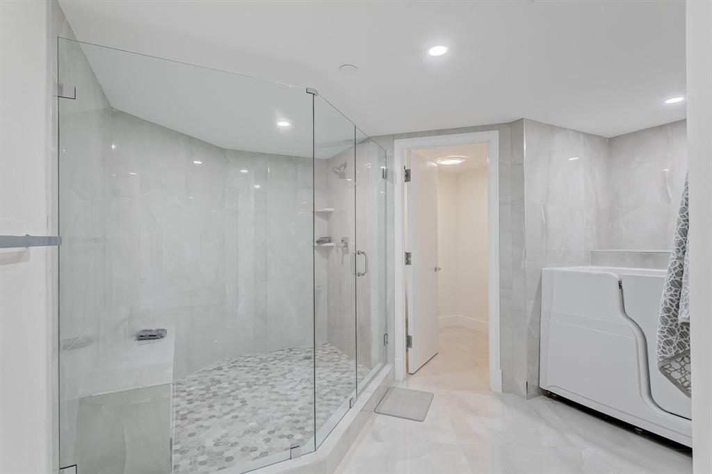 OLD PORT COVE LAKE POINT - Residential