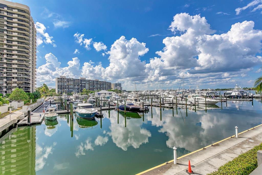 OLD PORT COVE LAKE POINT - Residential